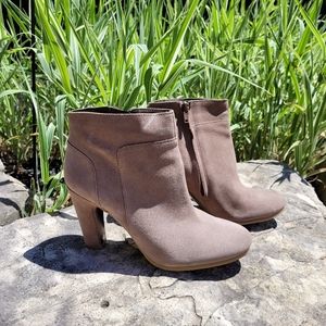 EUC Naturalizer Booties Size 6